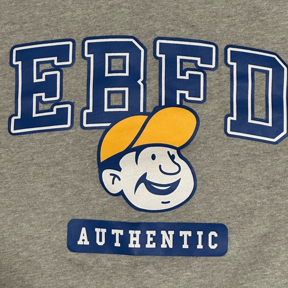 Ebbets Field Flannels Gray Crewneck Sweater with Iconic Design - Picture 3 of 11